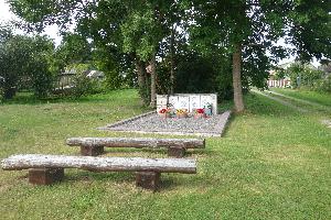 Братская могила жителей Васкнарвы, погибших в ВОВ