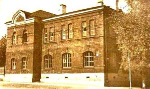 Одно из двух зданий Русской гимназии в 1920 - 1930-х гг.