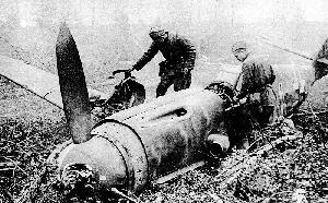 Сбитый немецкий самолет 1944 г.