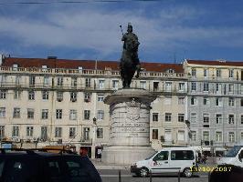 Статуя Жоана 1-го на площади Да Фигейра