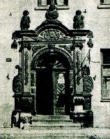 Старинный портал