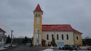 Церковь у подножия горы