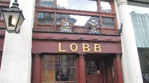 John Lobb Bootmaker - компания, которая производит и продает роскошный бренд обуви и ботинок,