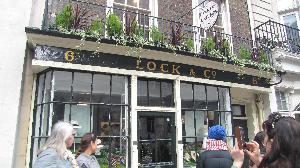 Lock & Co. Хаттерс (формально James Lock and Company Limited) - старейший в мире магазин (1676г.) шляп